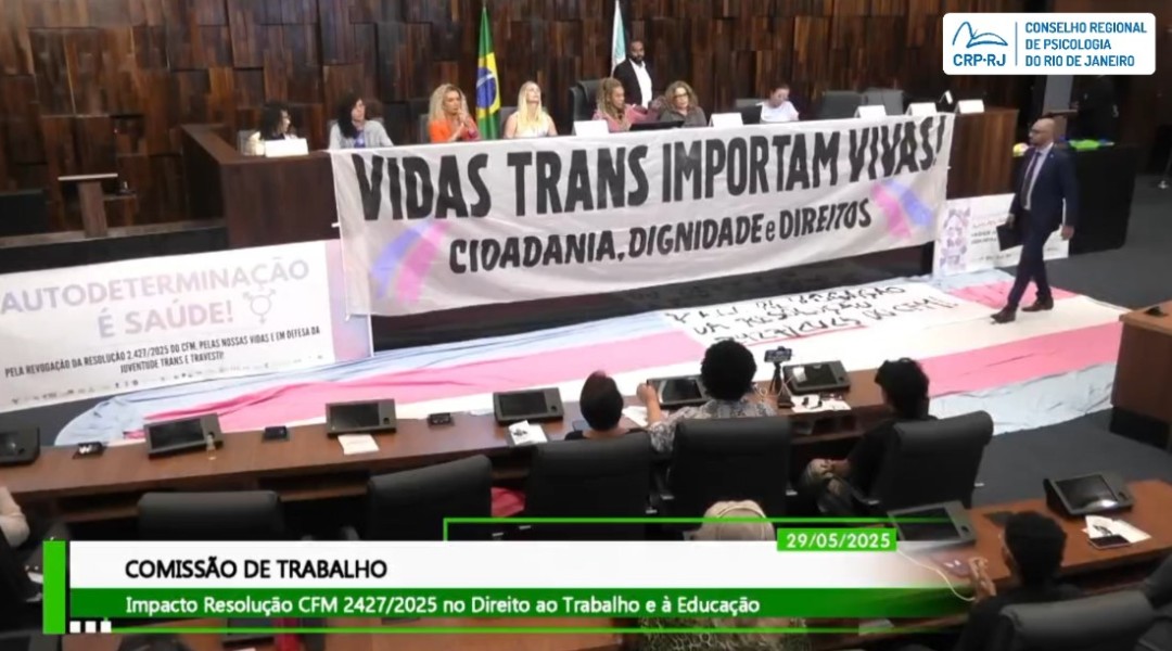 presidenta-do-crp-rj-defende-direitos-da-populacao-trans-em-audiencia-na-alerj-e-critica-resolucao-do-cfm
